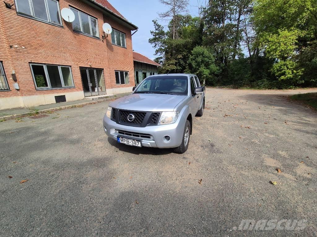Nissan Navara شاحنات خفيفة/مفصلية الجوانب