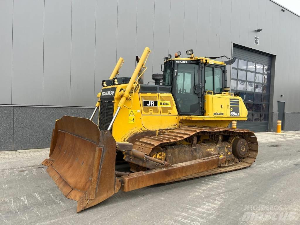 Komatsu D 65 WX-18 بلدوزرات مجنزرة