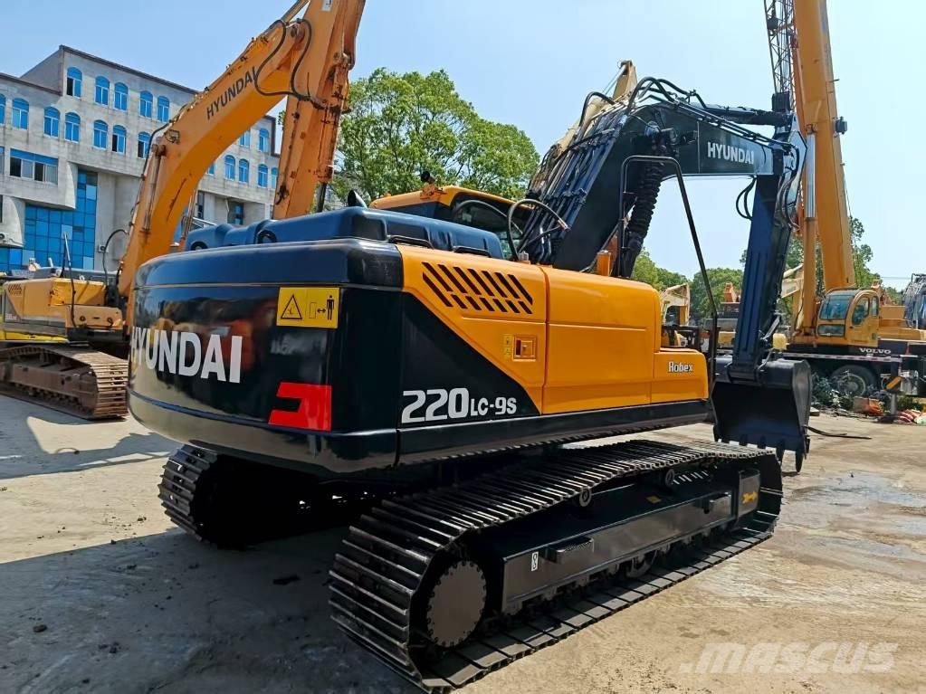 Hyundai R220LC-9S حفارات زحافة