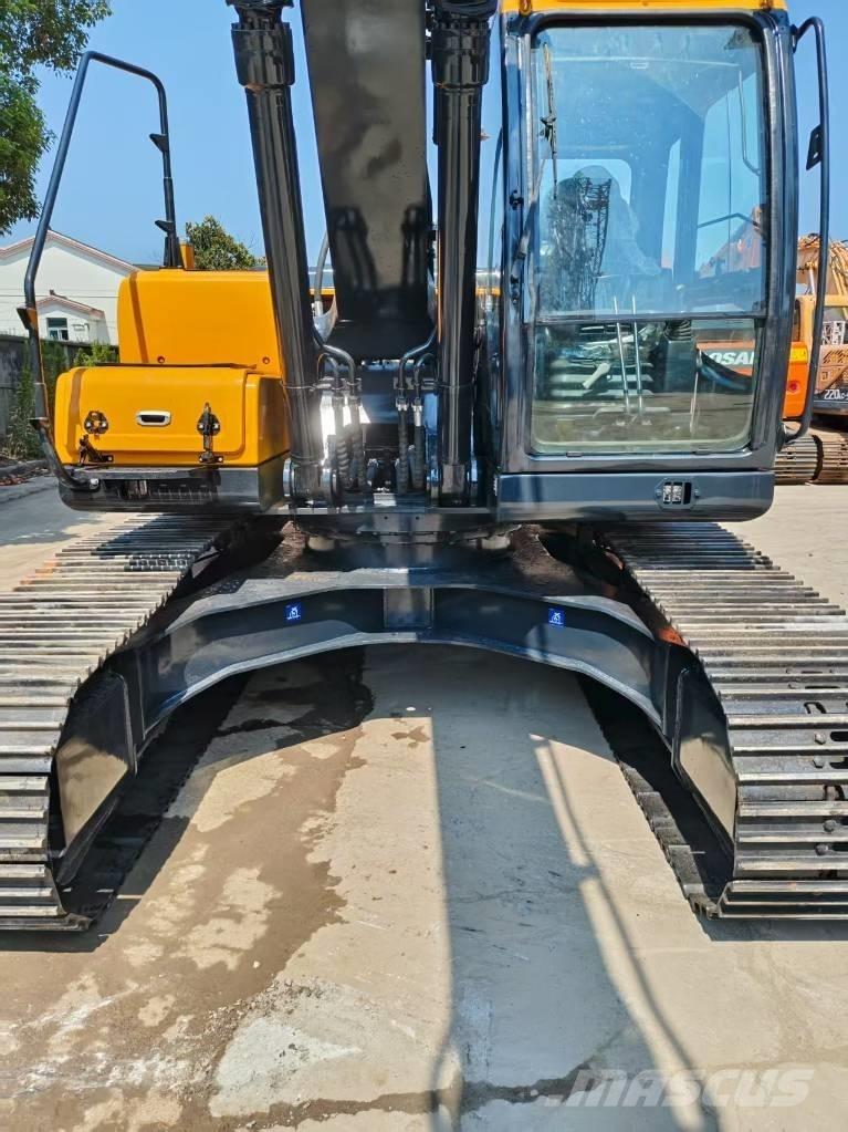 Hyundai R220LC-9S حفارات زحافة