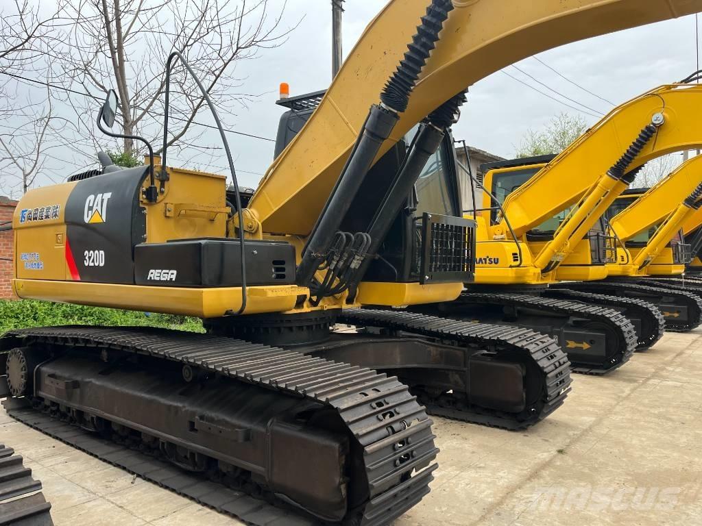 CAT 320 D حفارات زحافة