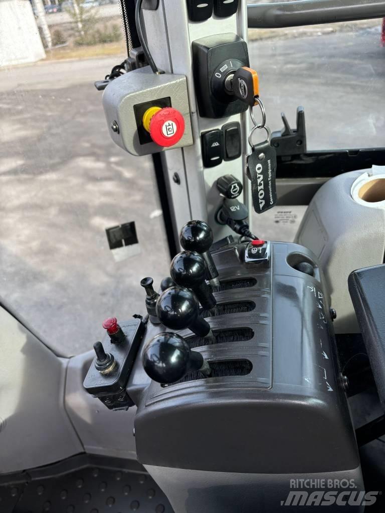 Volvo L 90 H لوادر بعجل