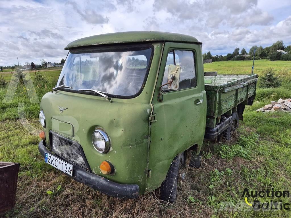  UAZ 452 شاحنات خفيفة/مفصلية الجوانب