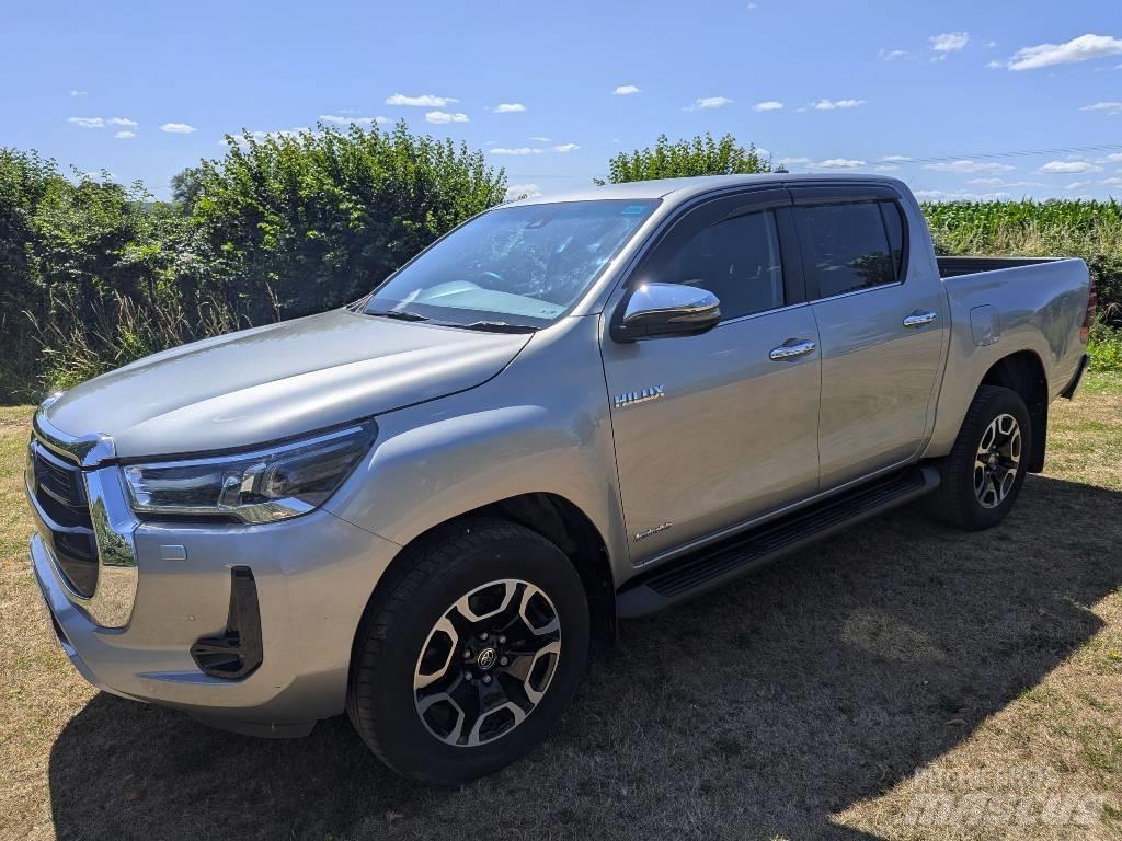 Toyota Hilux شاحنات خفيفة/مفصلية الجوانب