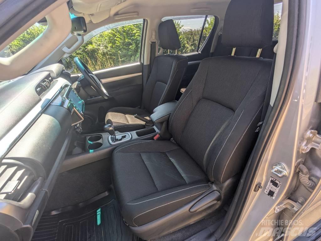Toyota Hilux شاحنات خفيفة/مفصلية الجوانب