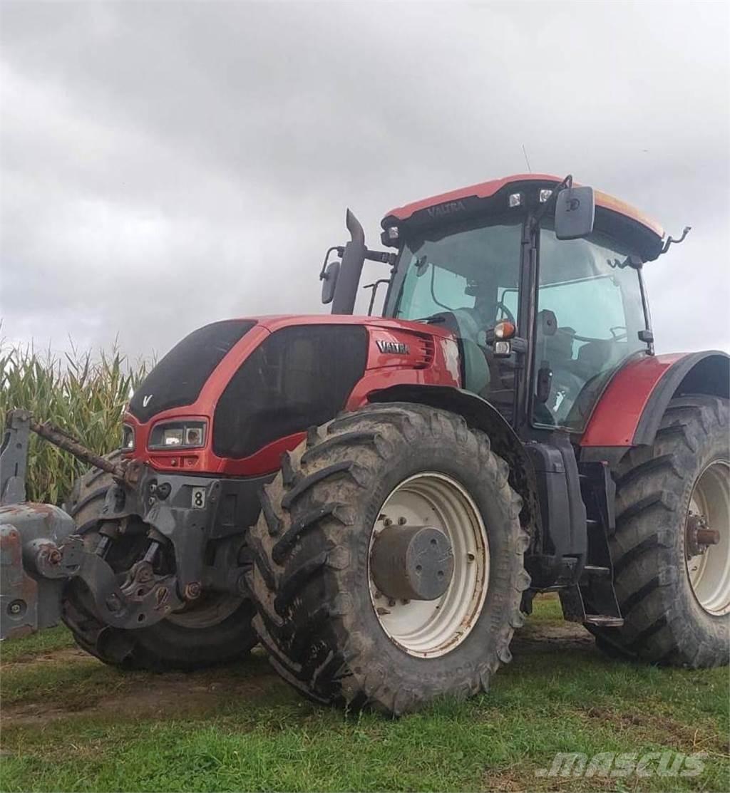 Valtra S352 الجرارات