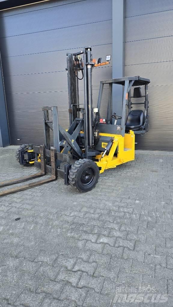 Moffett M4 20.4 رافعات شوكية مثبتة على شاحنات