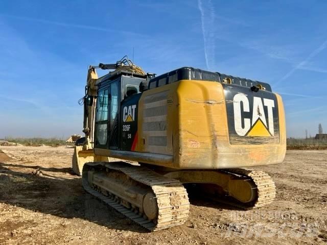 CAT 326 F L حفارات زحافة