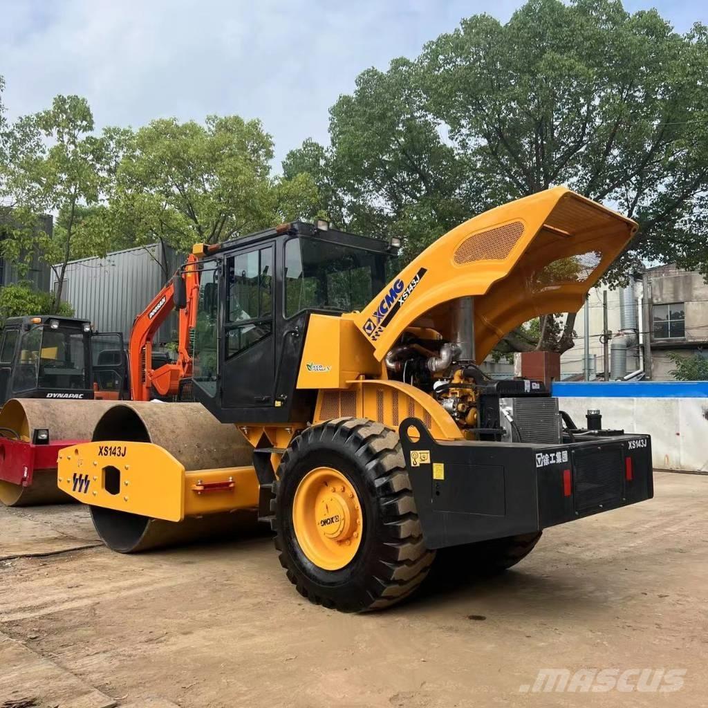 XCMG XS 143 J مداحل أحادية الأسطوانة