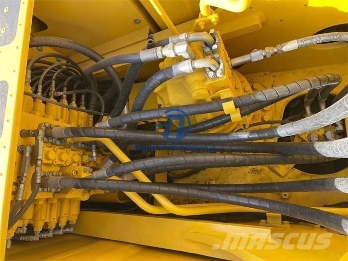 Komatsu PC 220-8 حفارات زحافة
