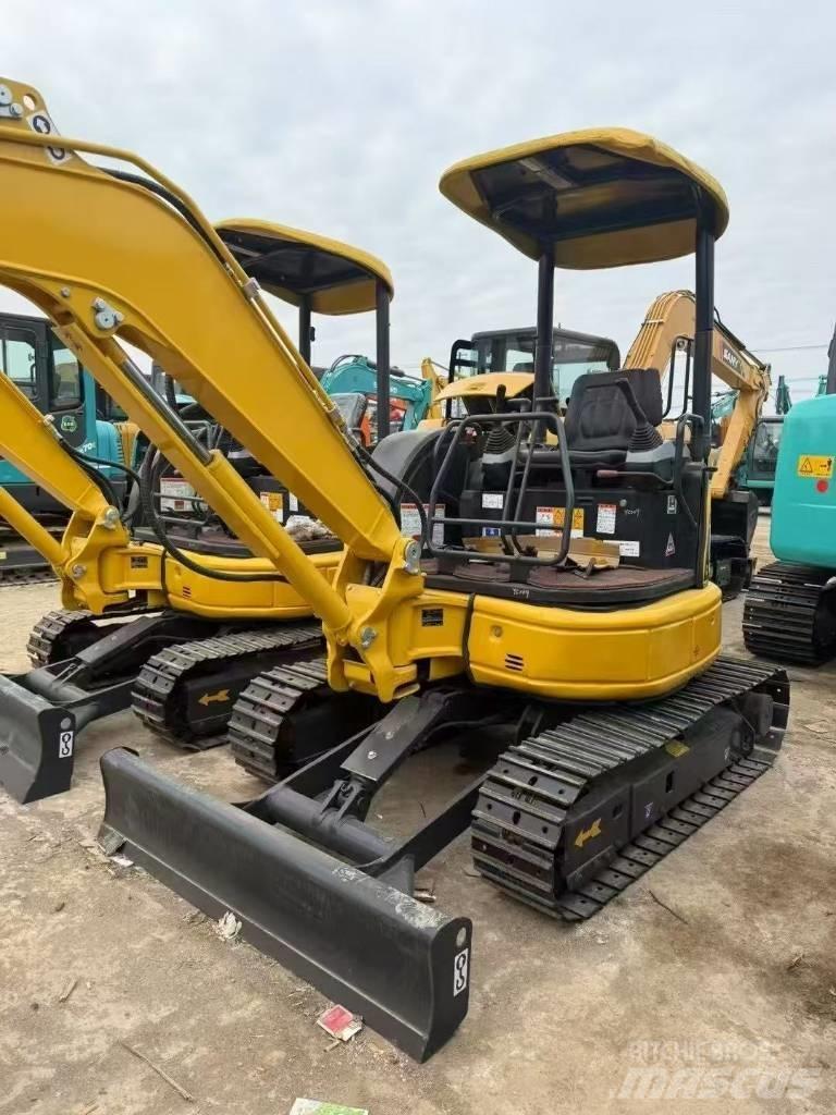 Komatsu 30 حفارات زحافة