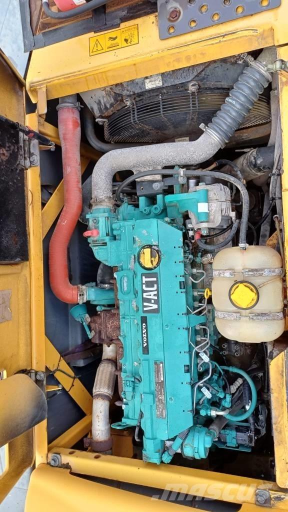 Volvo EC 180 C L حفارات زحافة