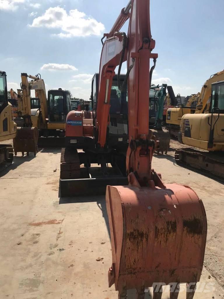 Doosan dx60 حفارات زحافة