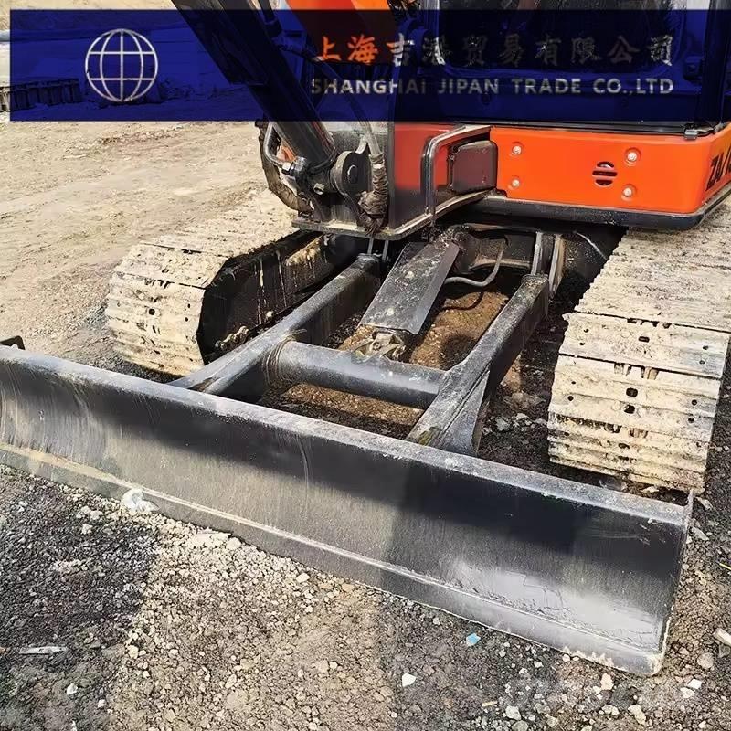 Hitachi ZX 55 حفارات زحافة