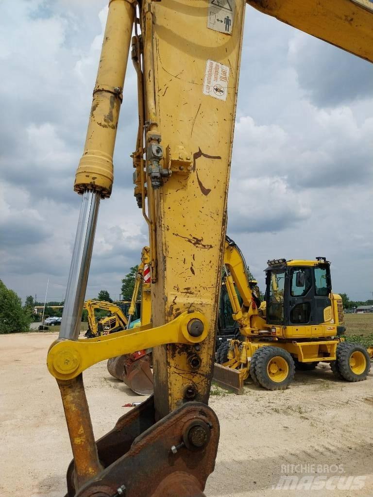 Komatsu PC 240 LC-8 حفارات زحافة