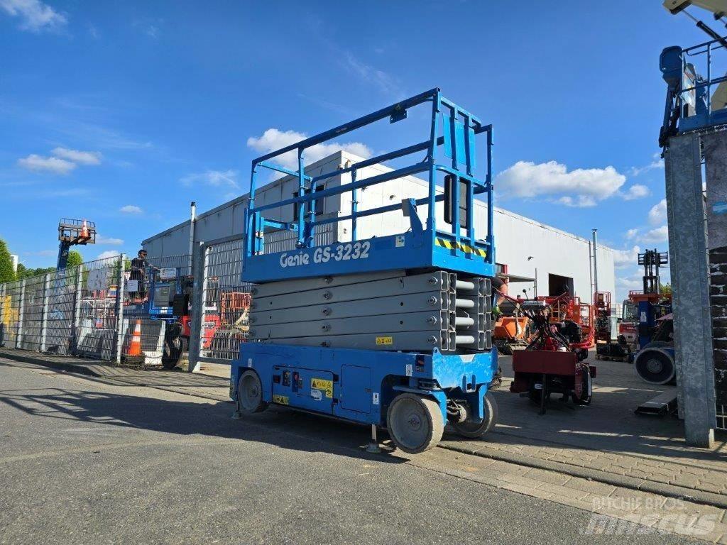 Genie GS 3232 رافعات مقصية الشكل