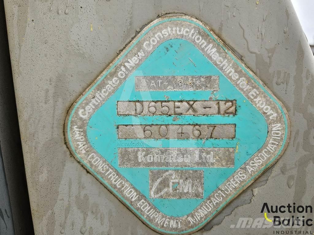 Komatsu D65EX-12 بلدوزرات مجنزرة