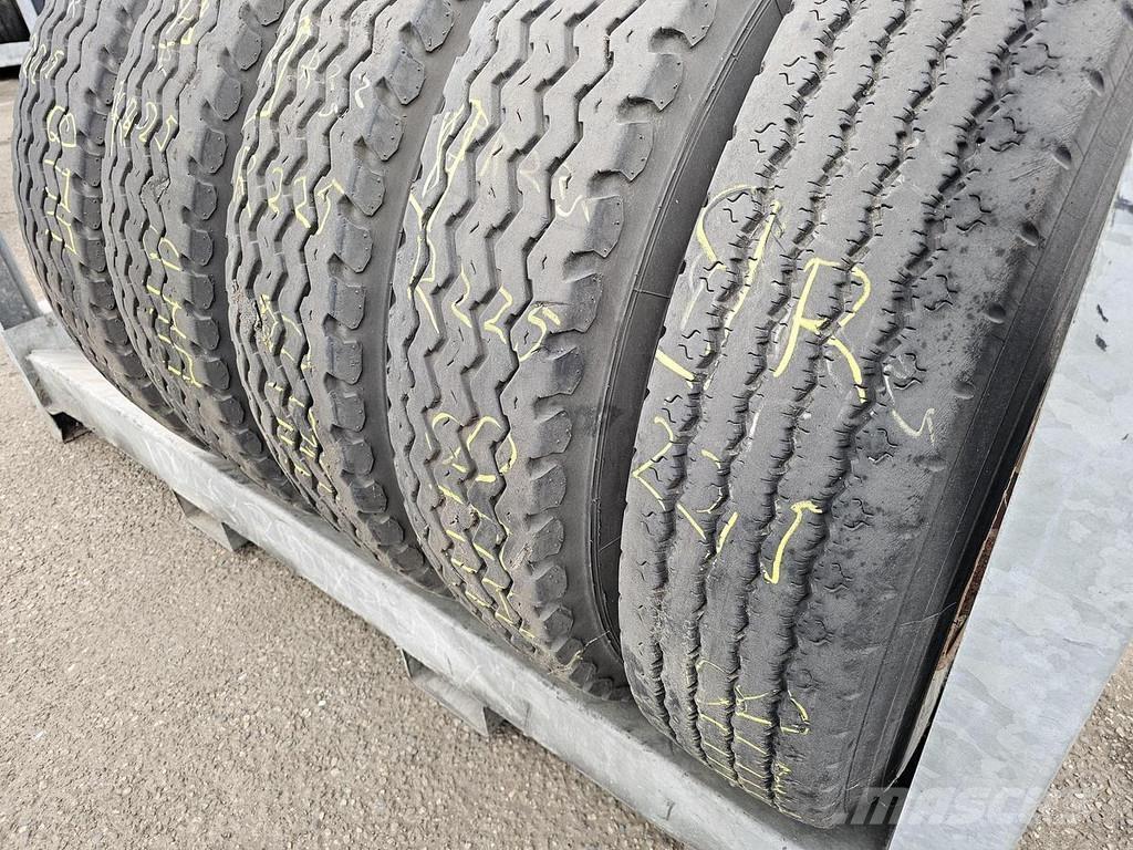 Uniroyal 9 R 22.5 نصف مقطورات هيكلية