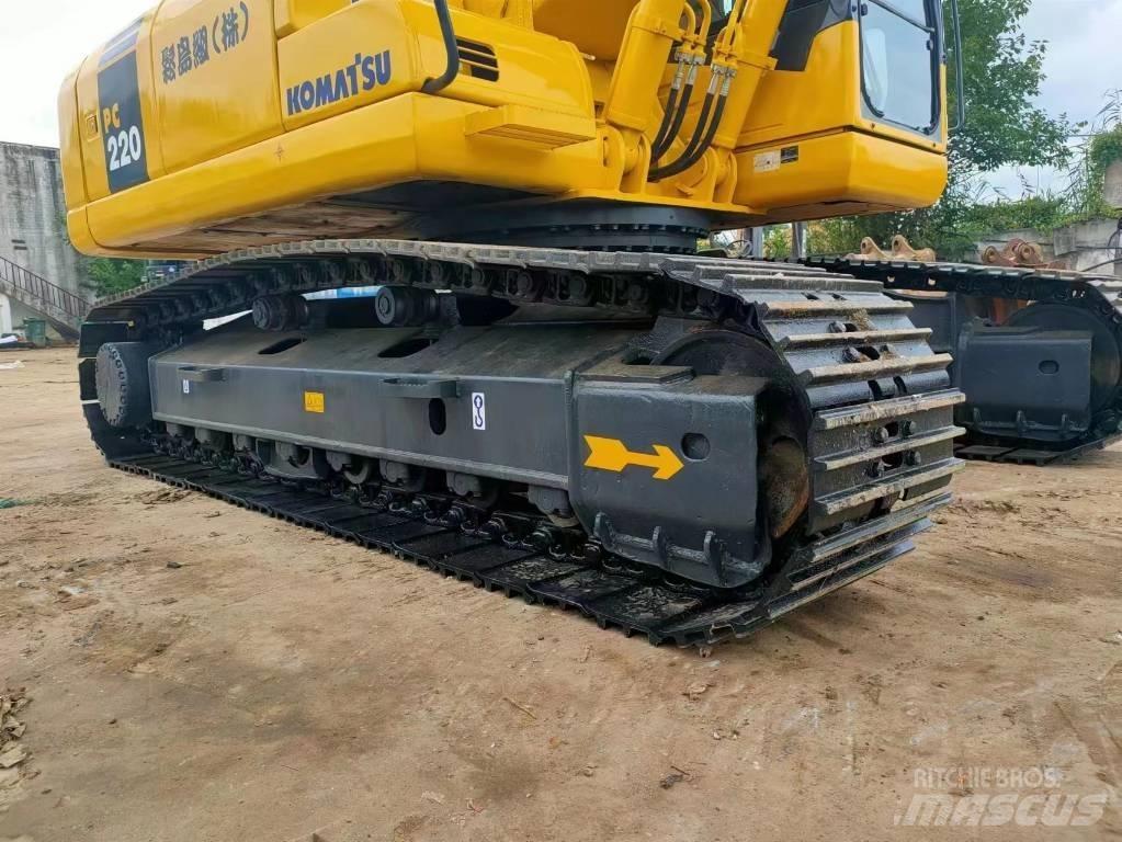 Komatsu PC 220-7 حفارات زحافة