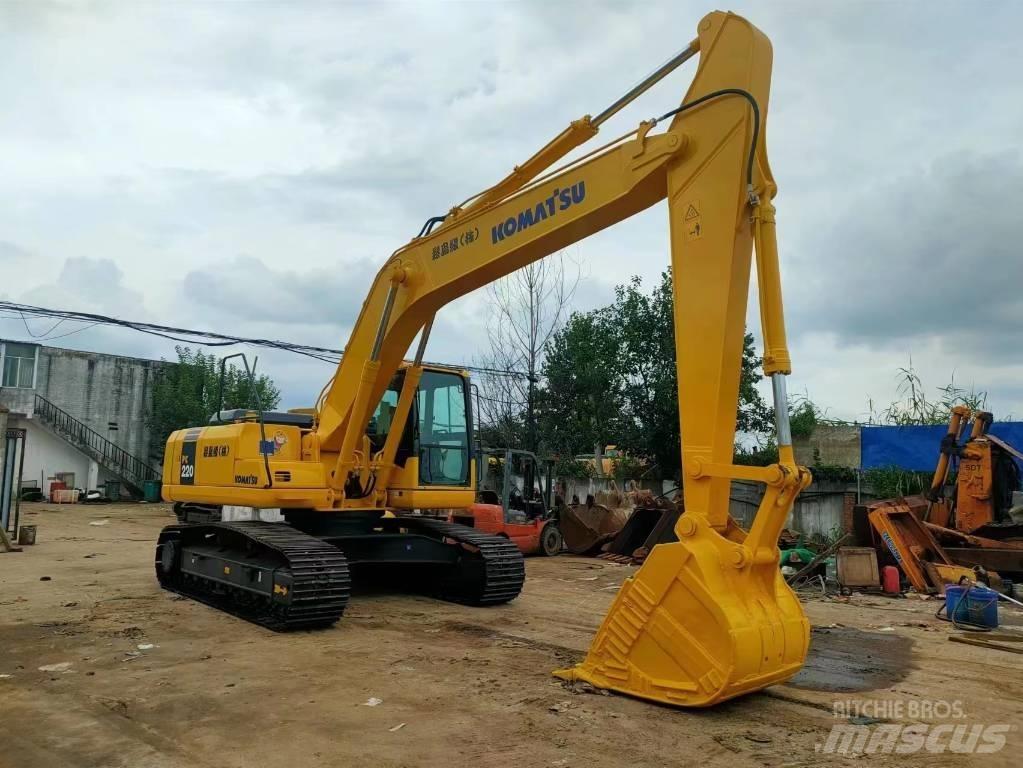 Komatsu PC 220-7 حفارات زحافة