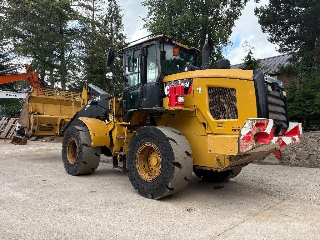 CAT 938 M لوادر بعجل