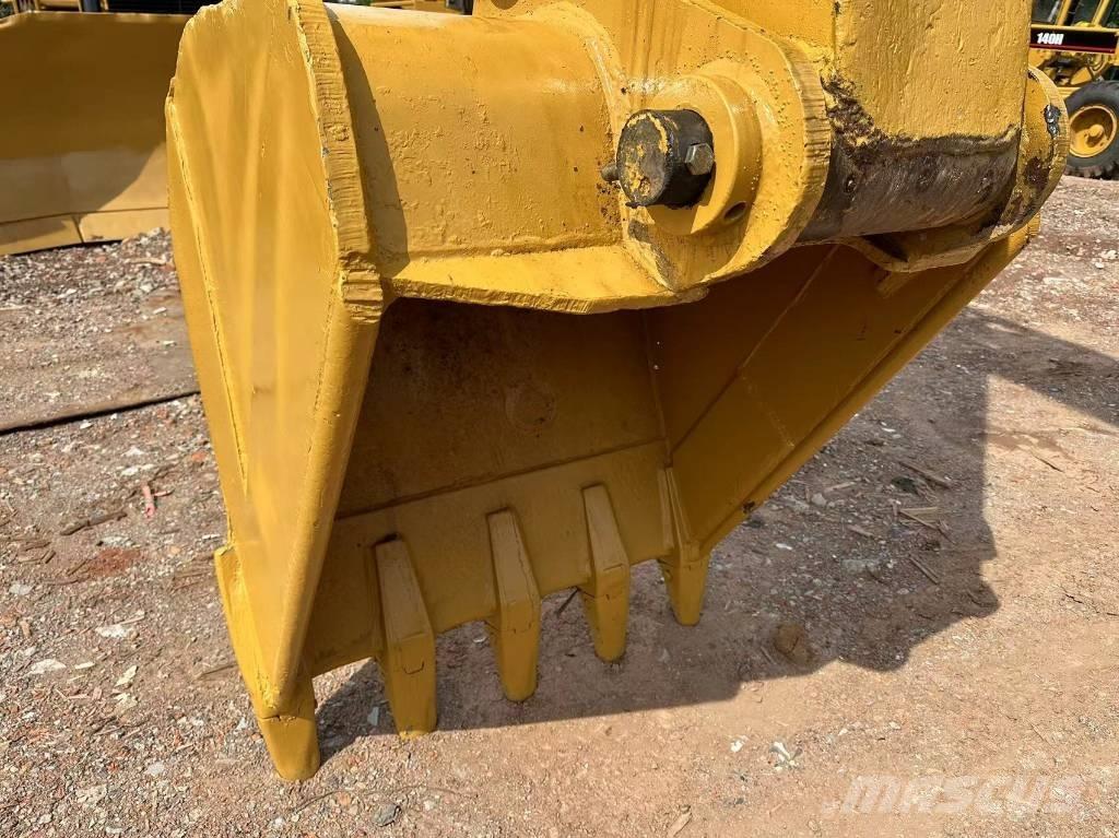 CAT 320 B حفارات زحافة