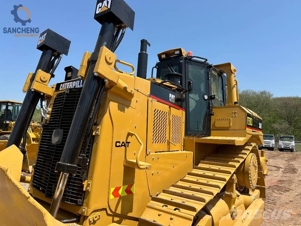CAT D8R بلدوزرات مجنزرة