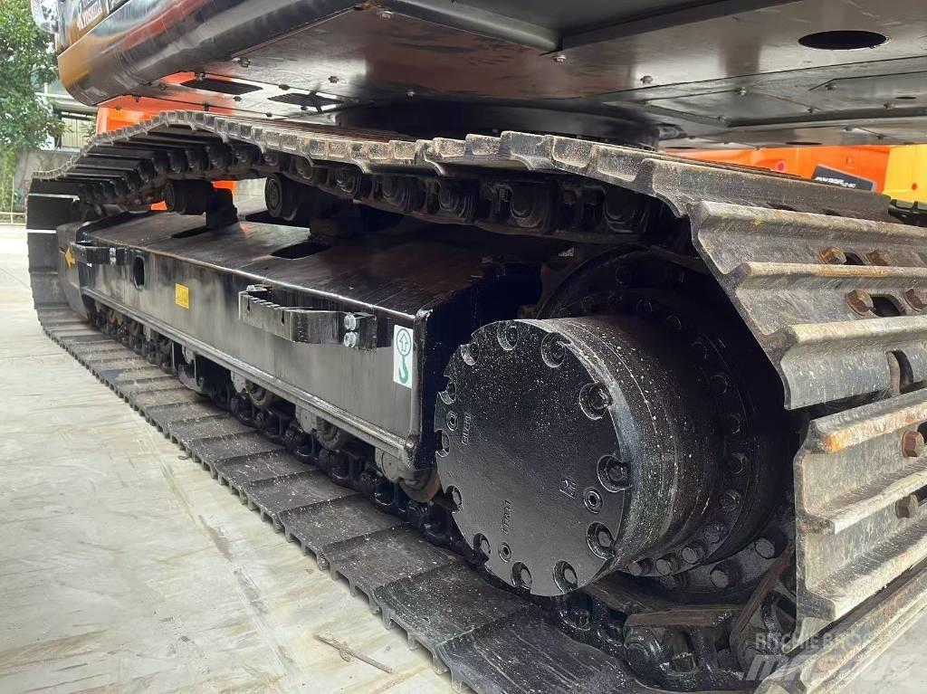 Hitachi zx200 حفارات زحافة