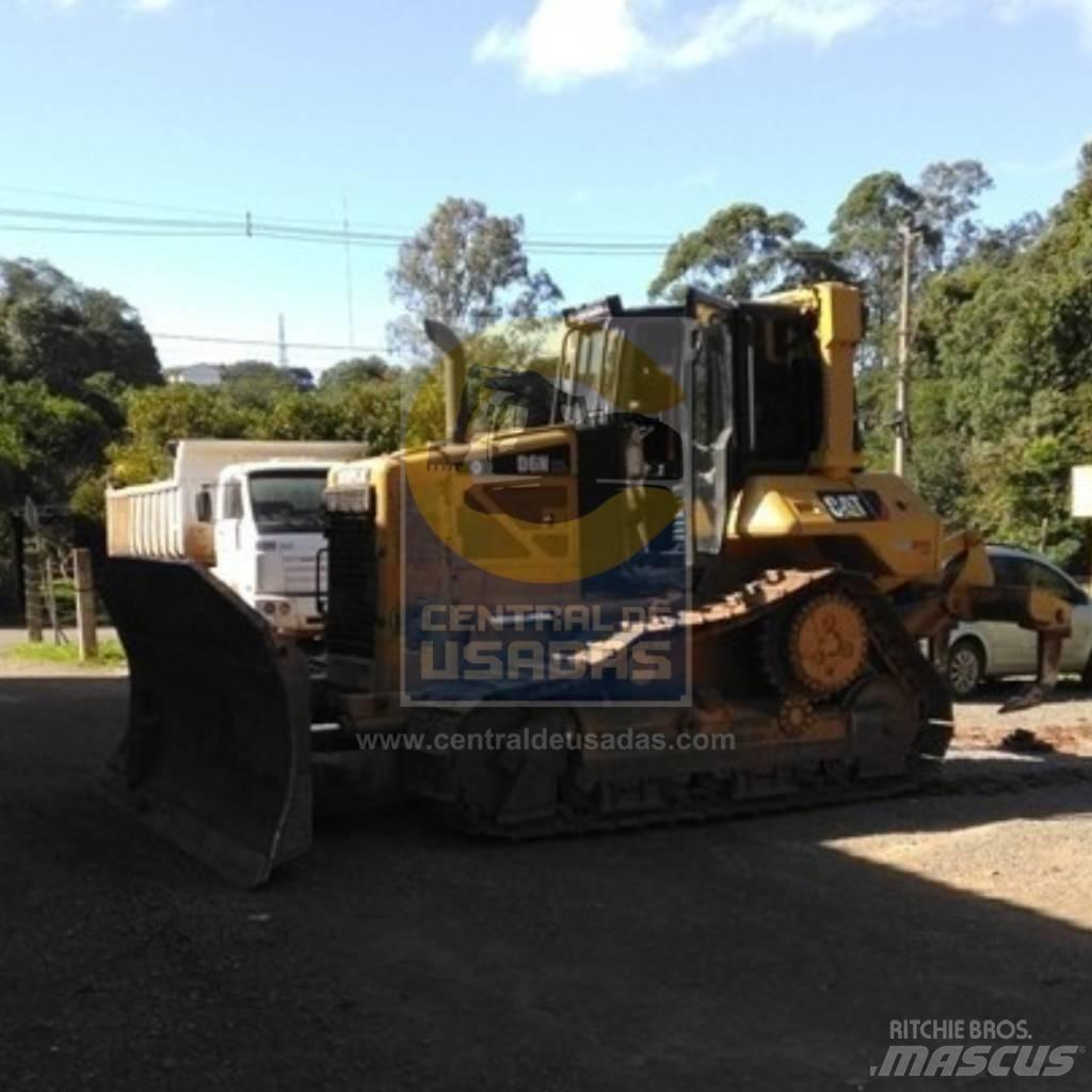 CAT D 6 N XL بلدوزرات مجنزرة