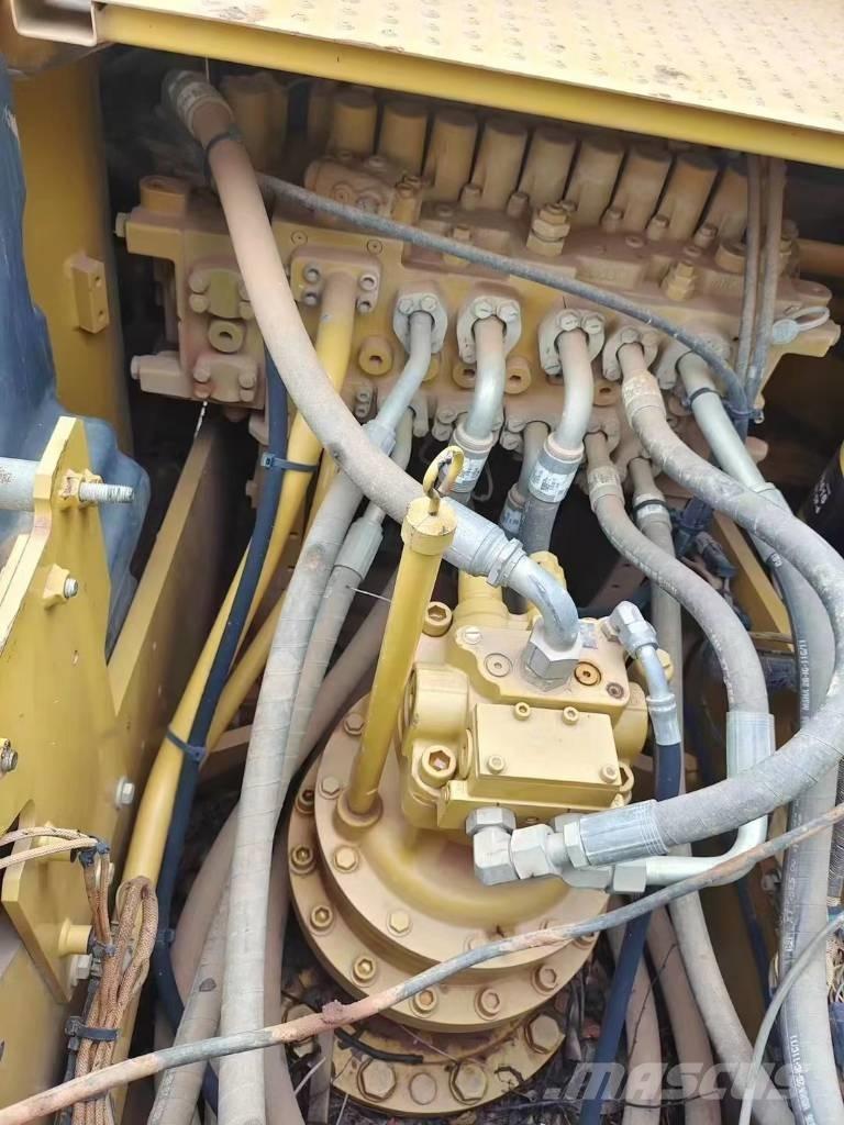 CAT 320 GC حفارات زحافة