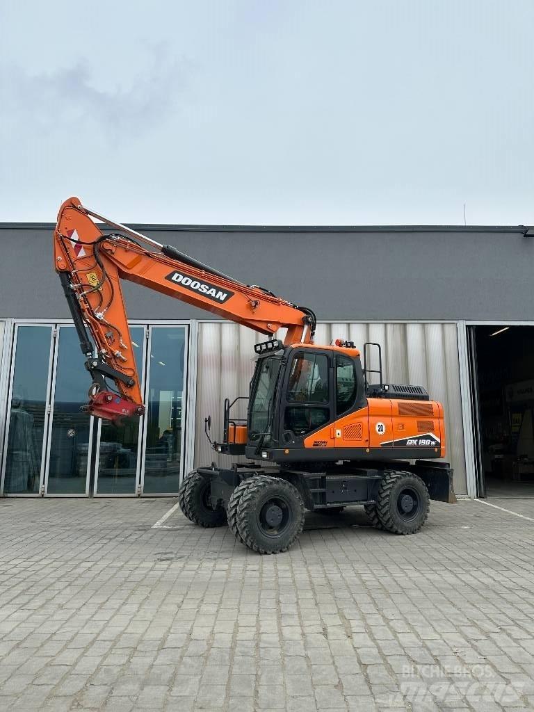 Doosan DX 190 W-7 حفارات بعجل