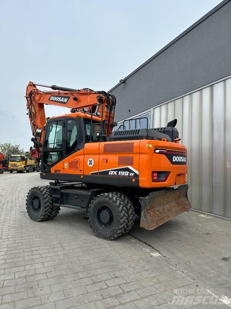 Doosan DX 190 W-7 حفارات بعجل