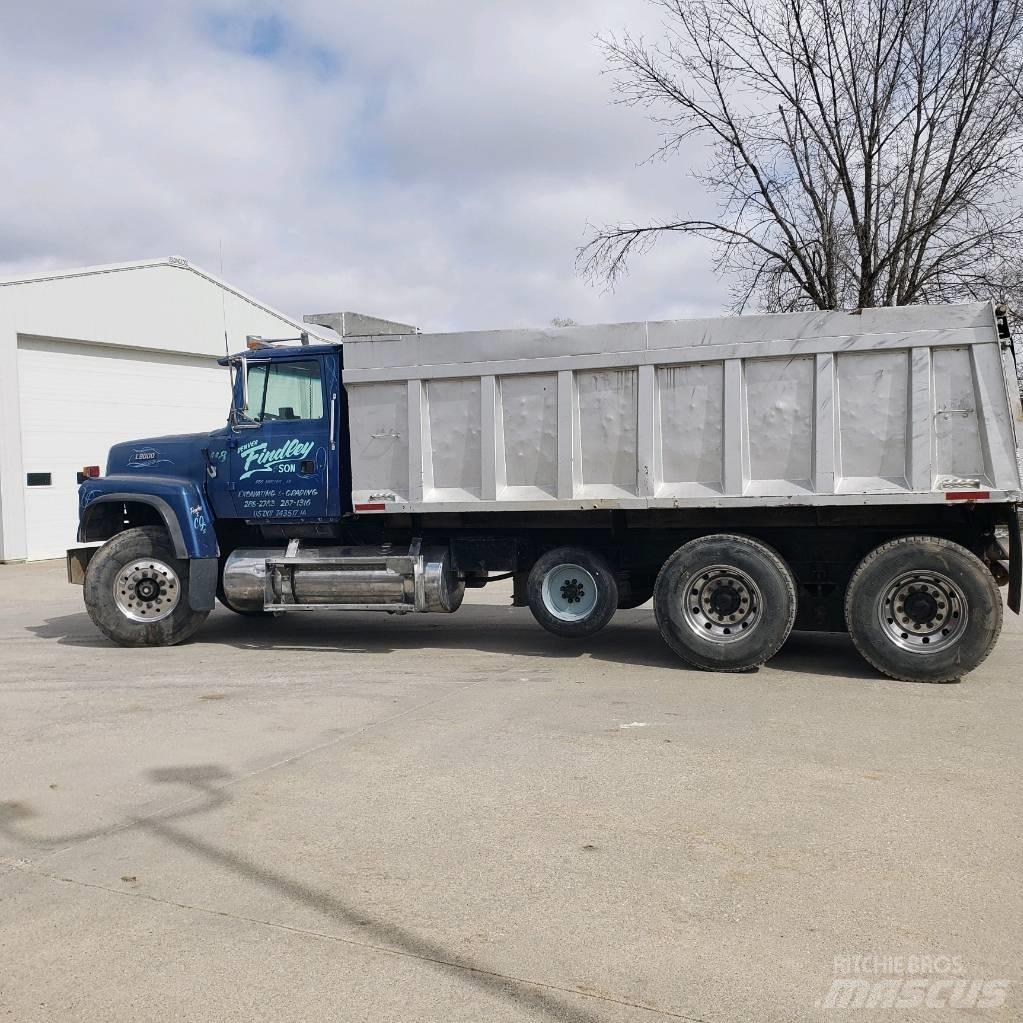 Ford L 9000 شاحنات قلابة