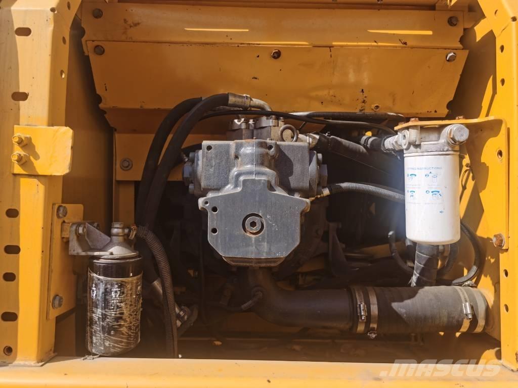 Komatsu PC 220-7 حفارات زحافة