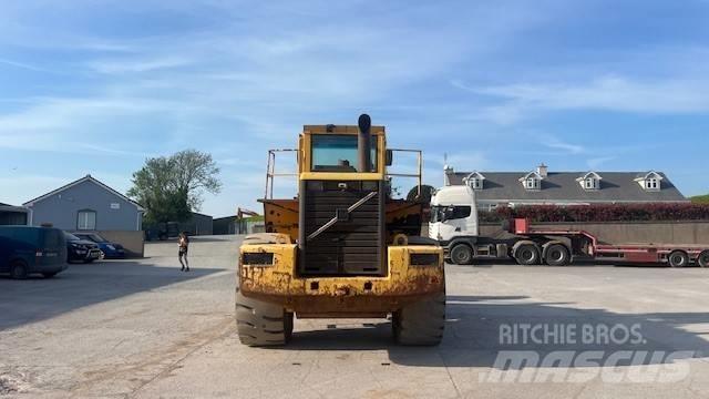 Volvo L 180 C لوادر بعجل