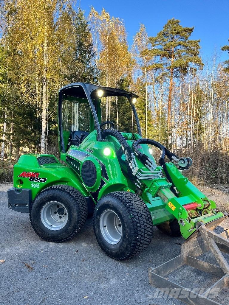 Avant 523 لوادر انزلاقية التوجيه