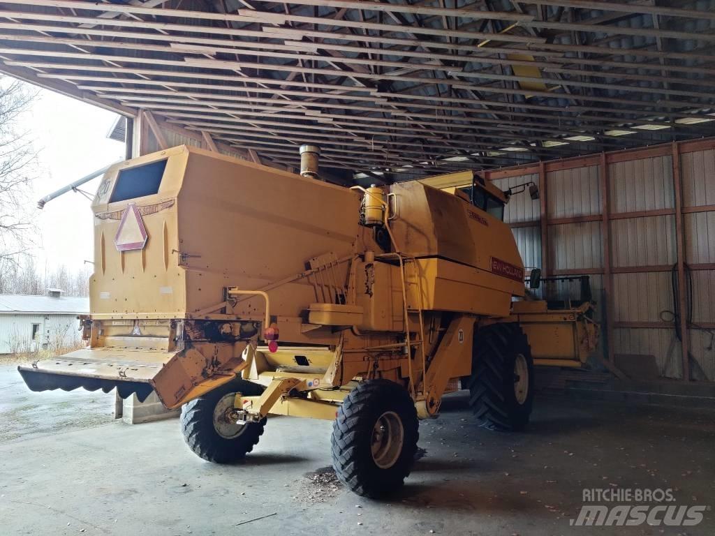 New Holland 8030 حصادات