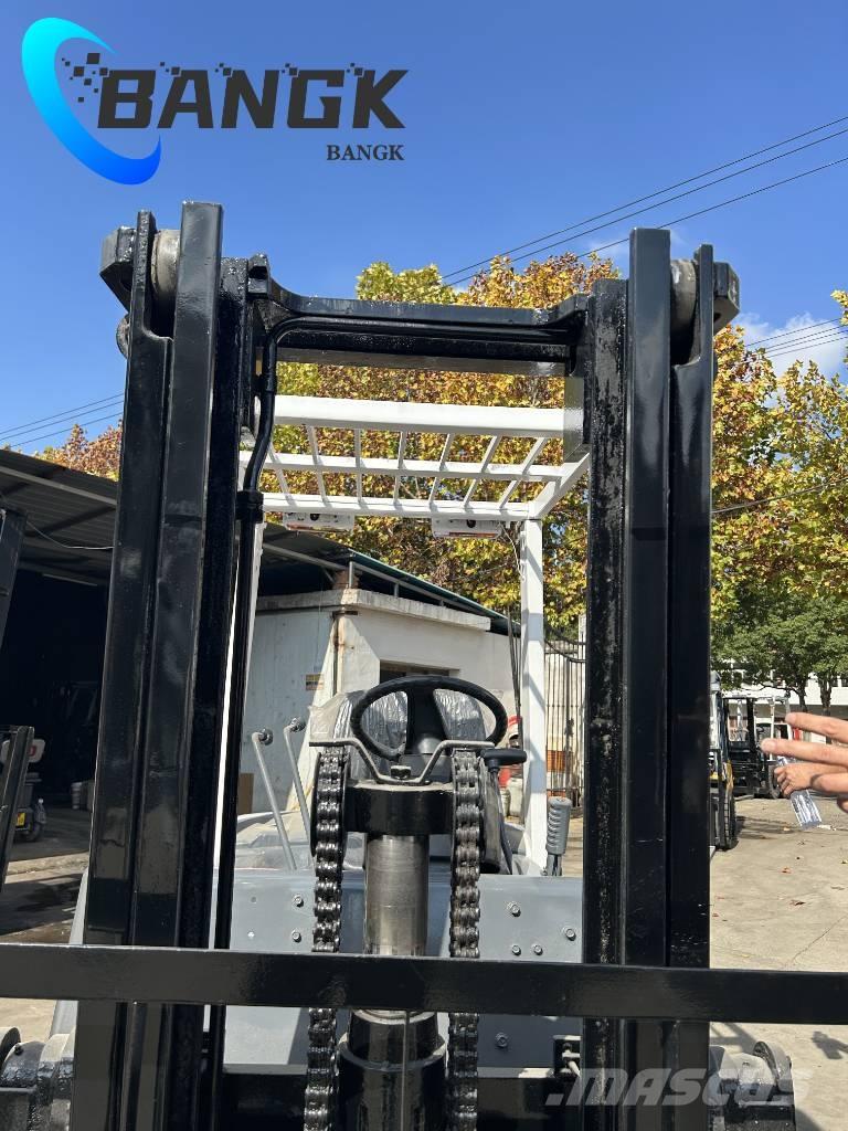 TCM FD30T3C شاحنات الديزل