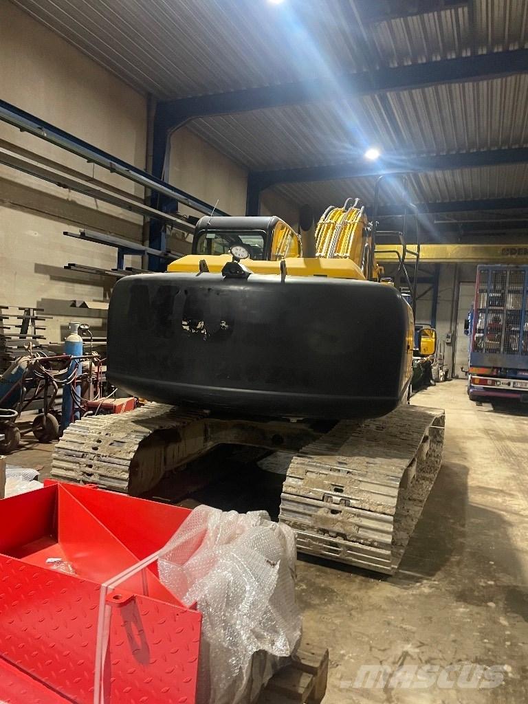 JCB js 190 حفارات زحافة