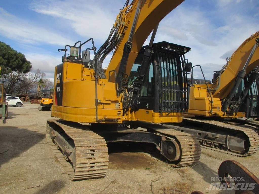 CAT 325 F LCR حفارات زحافة
