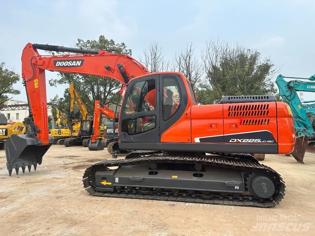 Doosan DX 225 LC-9 حفارات زحافة