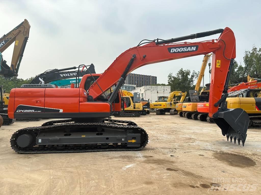 Doosan DX 225 LC-9 حفارات زحافة