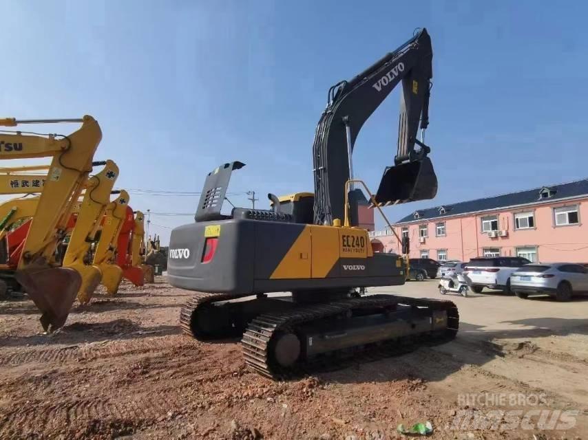 Volvo EC240D حفارات زحافة