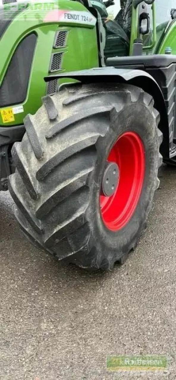 Fendt 724 vario الجرارات
