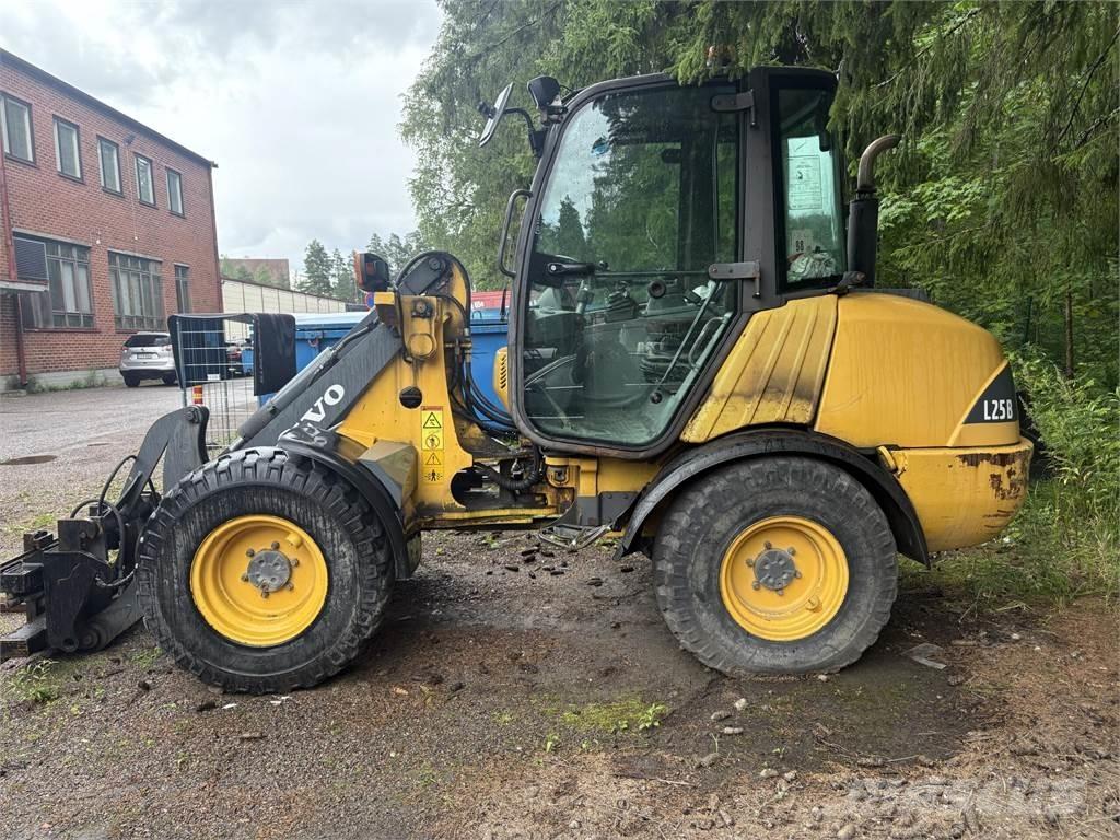 Volvo L 25 B لوادر بعجل