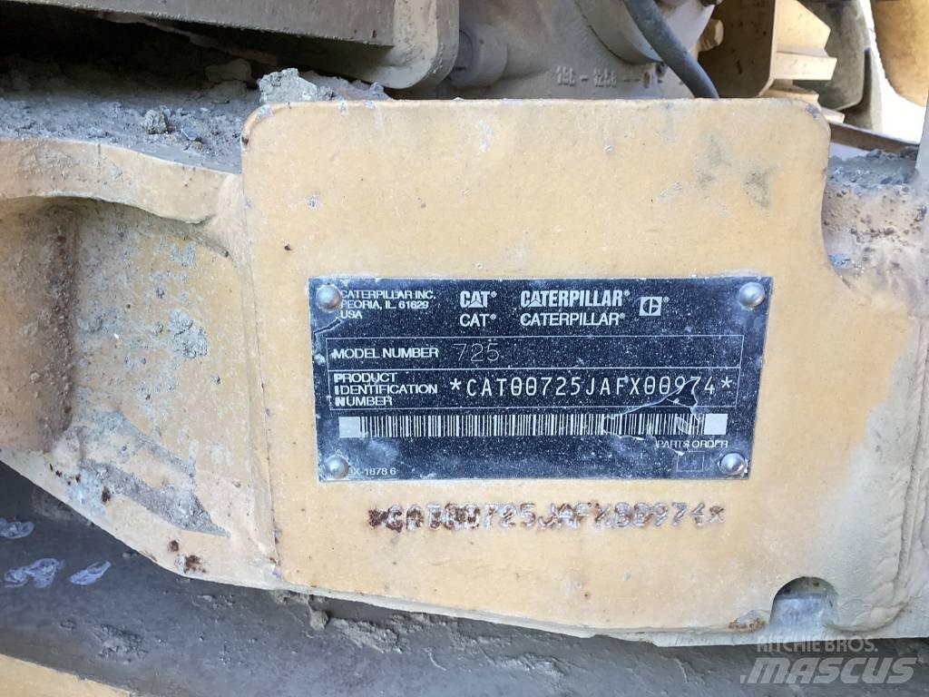 CAT 725 ساحبات مفصلية