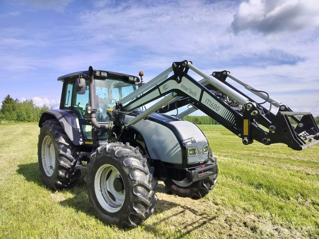 Valtra T120 Hitech الجرارات