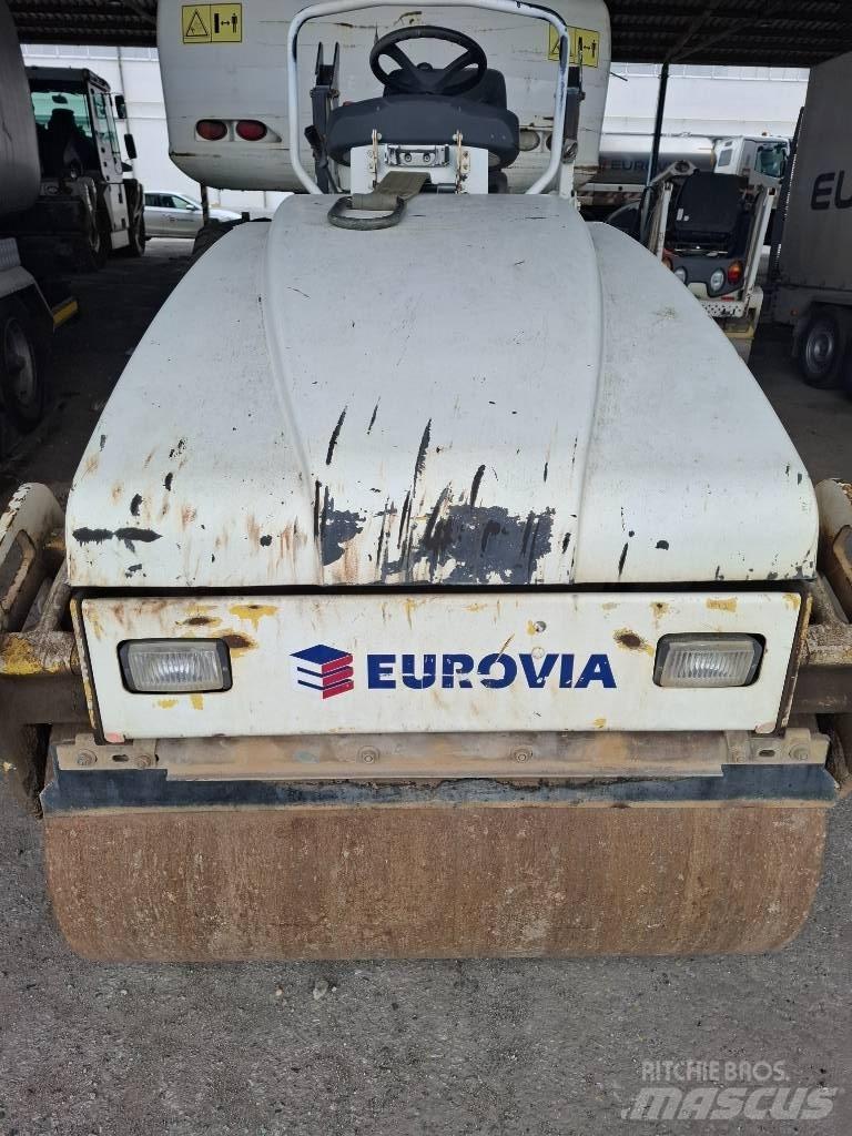 Bomag BW 120 AD-4 مداحل ثنائية الاسطوانة