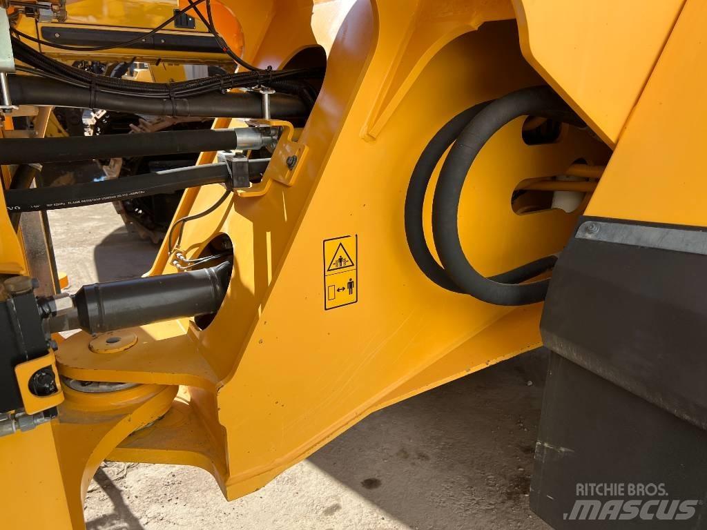 Volvo L180H لوادر بعجل