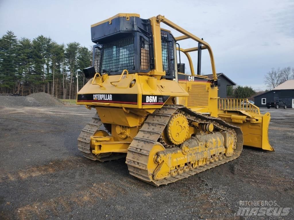 CAT D 6 M XL بلدوزرات مجنزرة